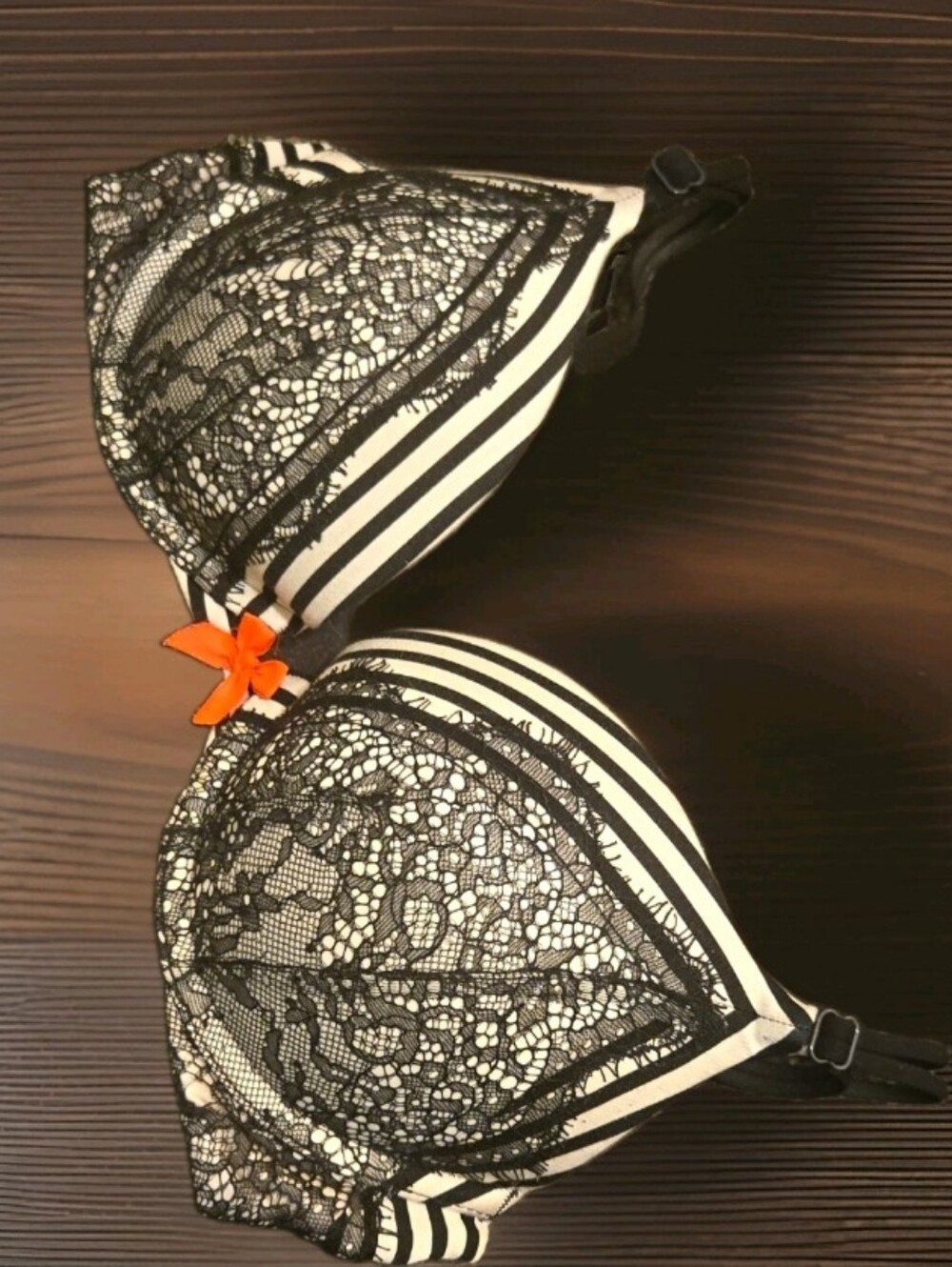 VINTAGE VICTORIA'S SECRET VERY SEXY PUSH-UP PIGEONNANT UNDERWIRE BRA SIZE 32C